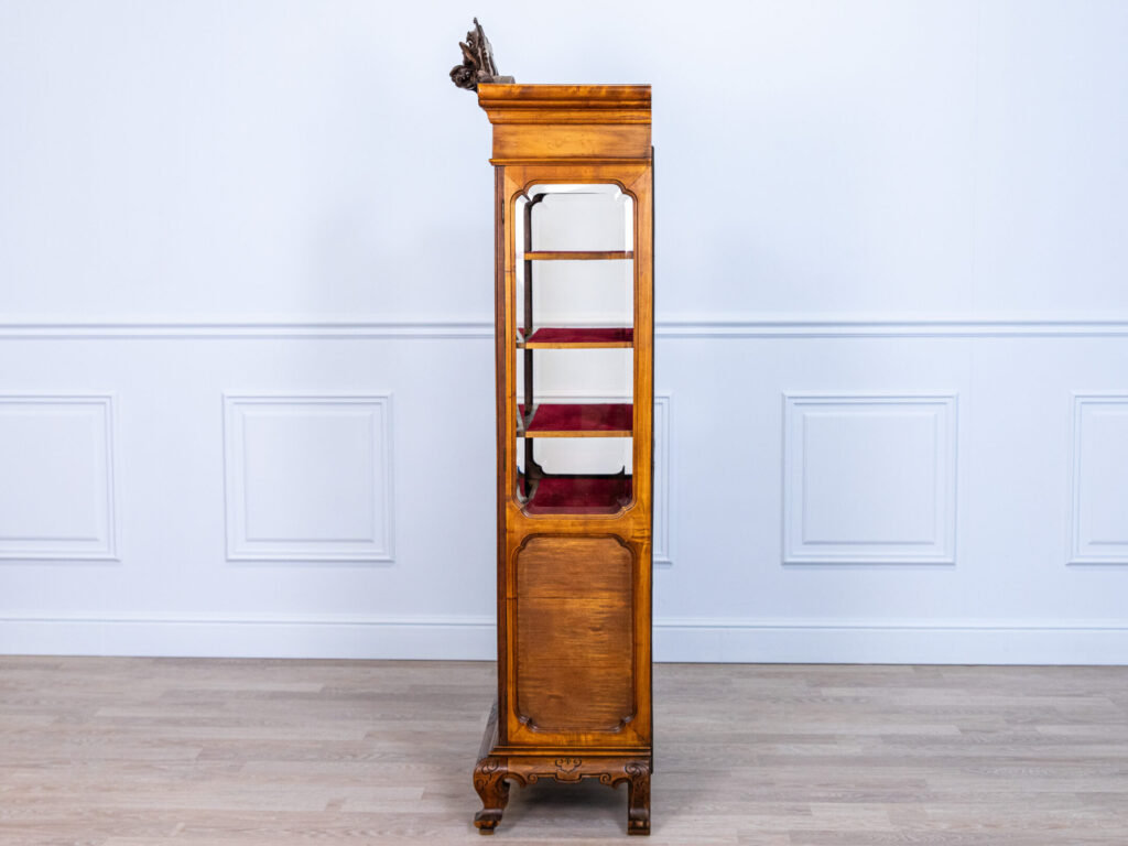 Антикварна вітрина в стилі Віардо