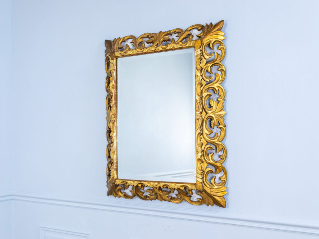 Антикварне дзеркало в стилі Бароко