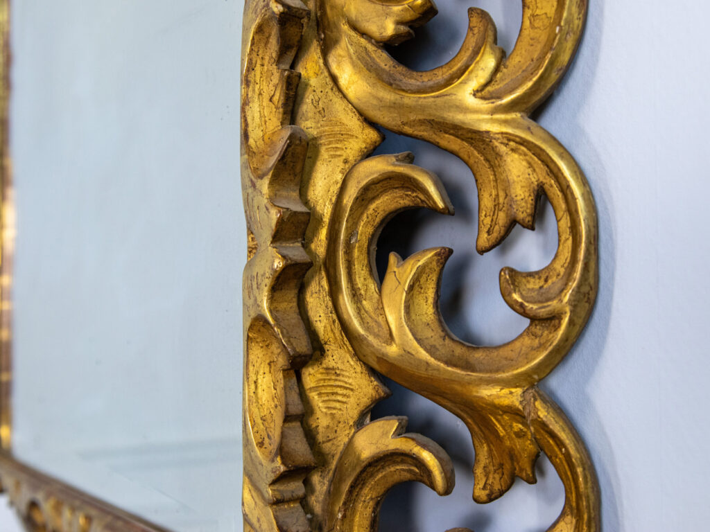 Антикварне дзеркало в стилі Бароко