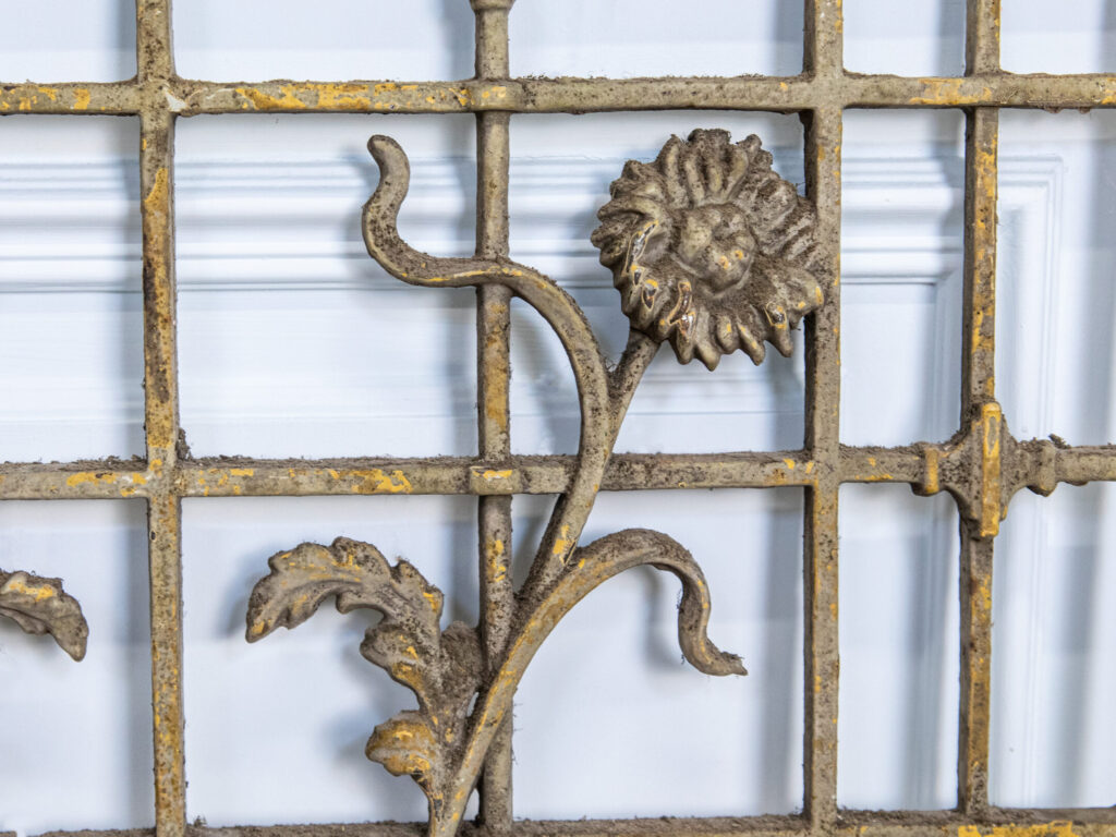 Антикварна декоративна решітка