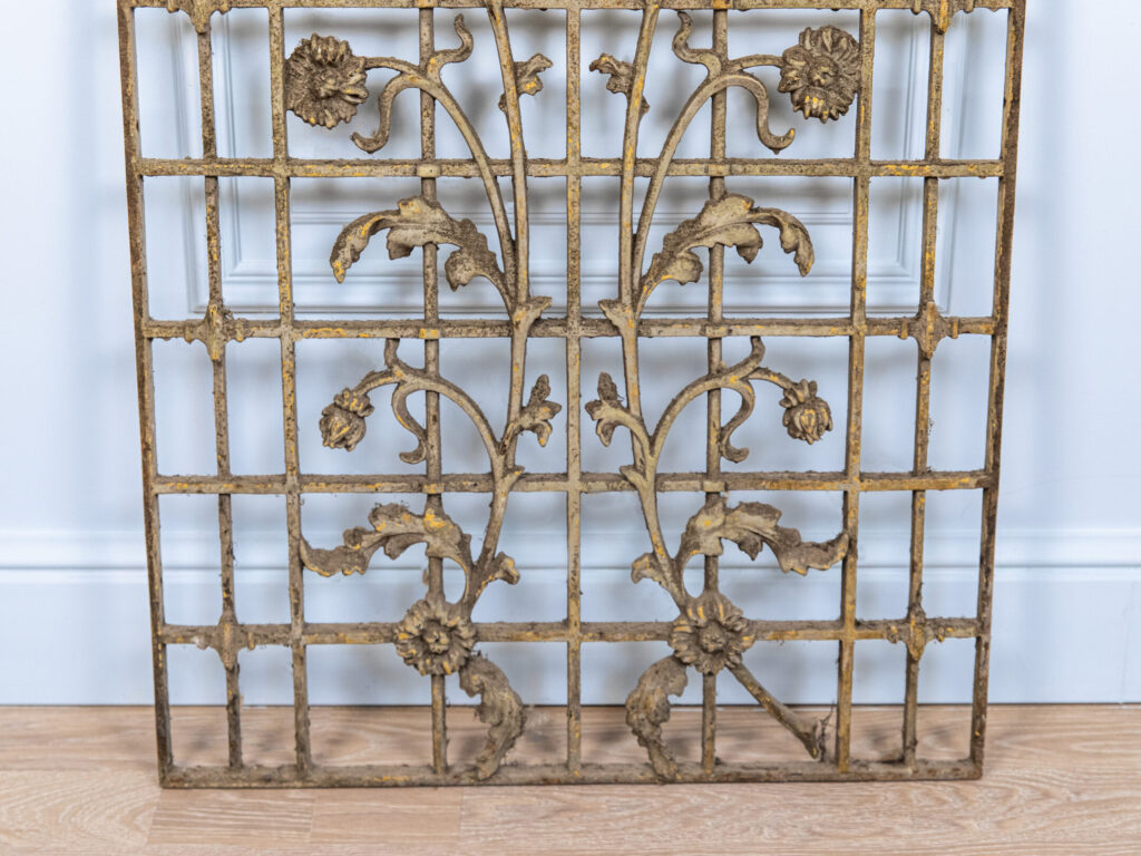 Антикварна декоративна решітка