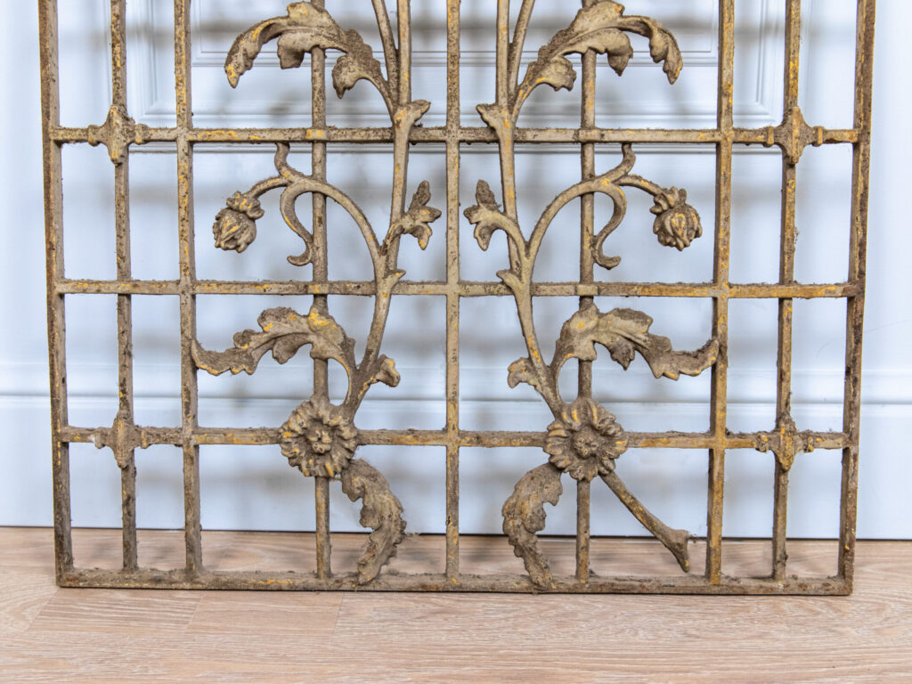 Антикварна декоративна решітка