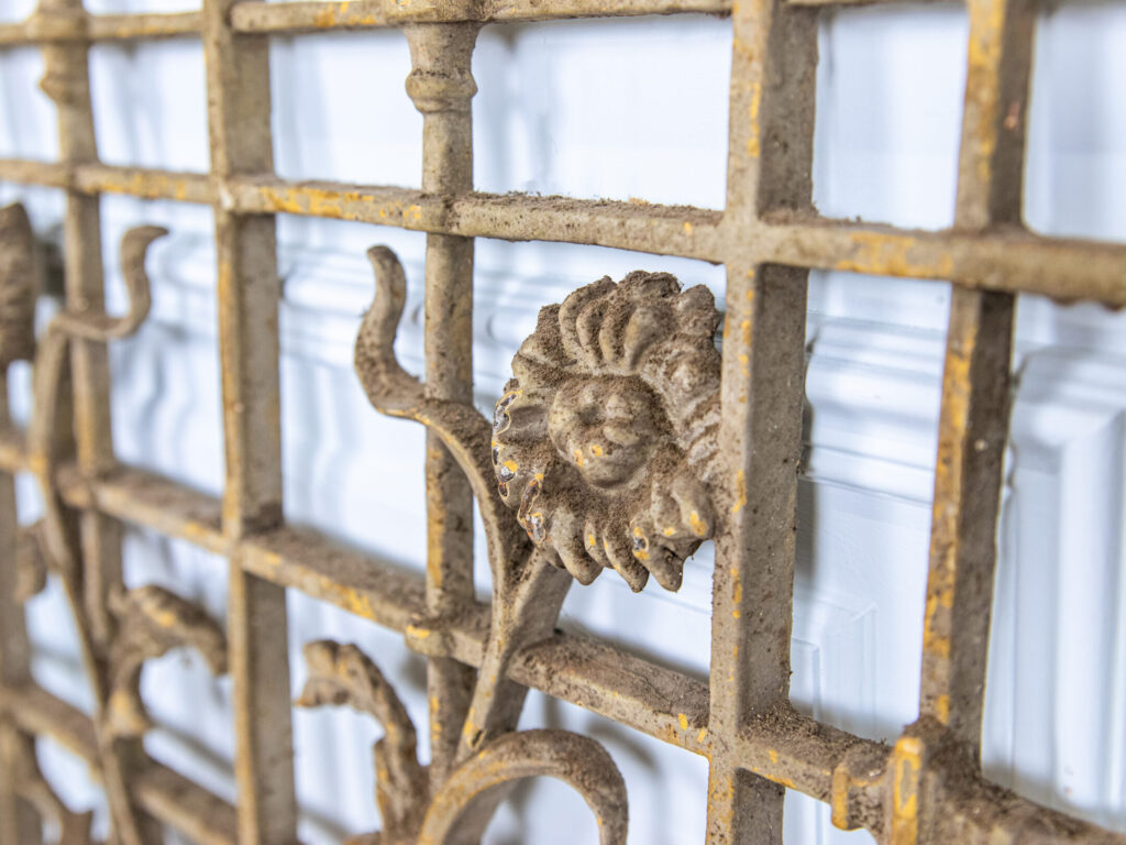 Антикварна декоративна решітка