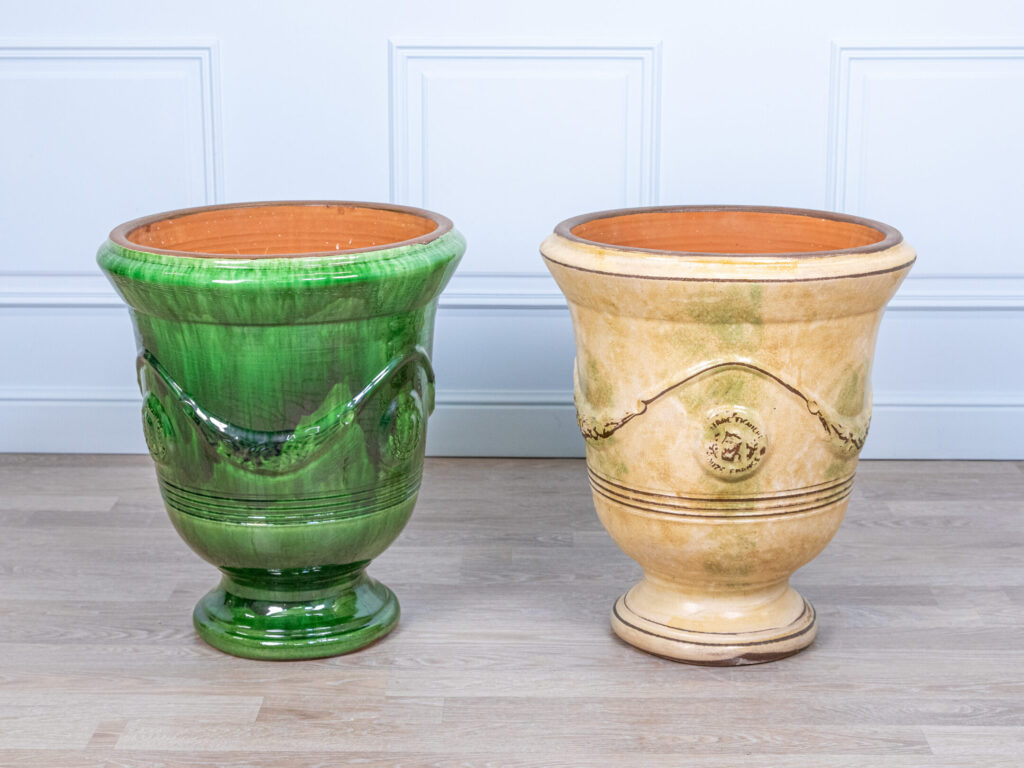 Пара андузьких горщиків (вазонів)