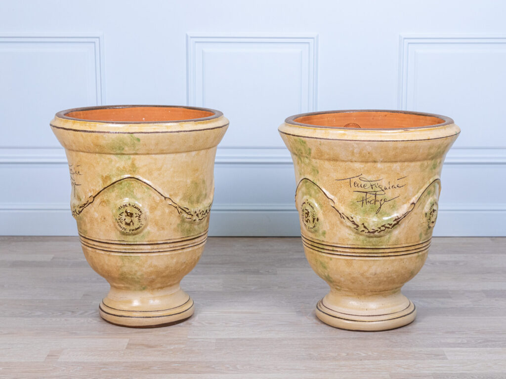 Пара андузьких горщиків (вазонів)