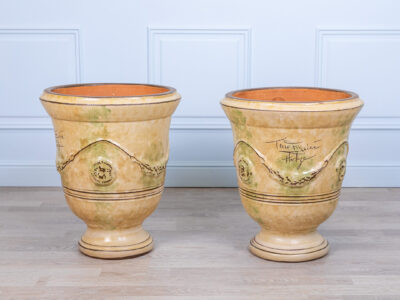 Пара андузьких горщиків (вазонів)