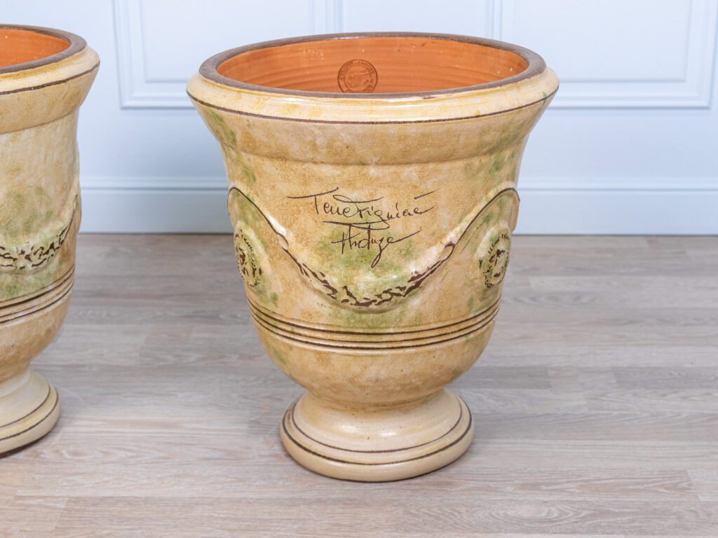 Пара андузьких горщиків (вазонів)