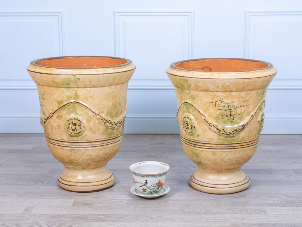 Пара андузьких горщиків (вазонів)