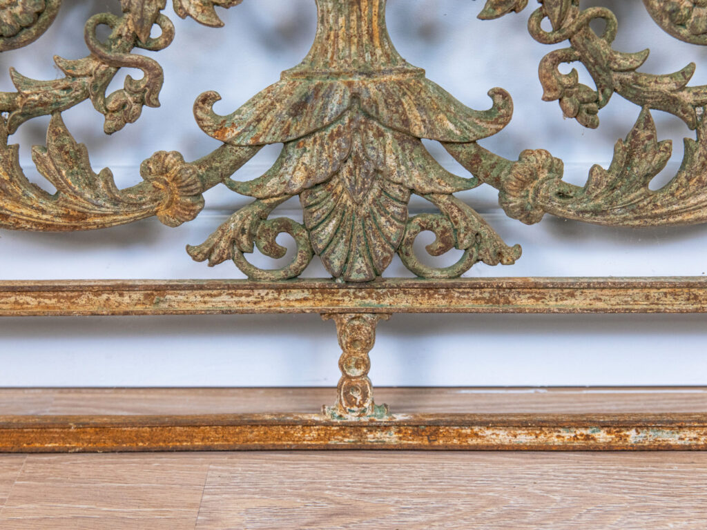 Антикварна огорожа (перила)