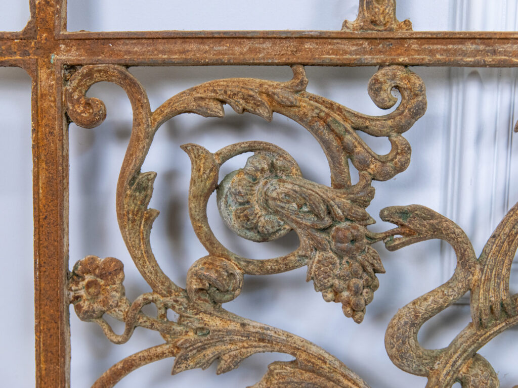 Антикварна огорожа (перила)