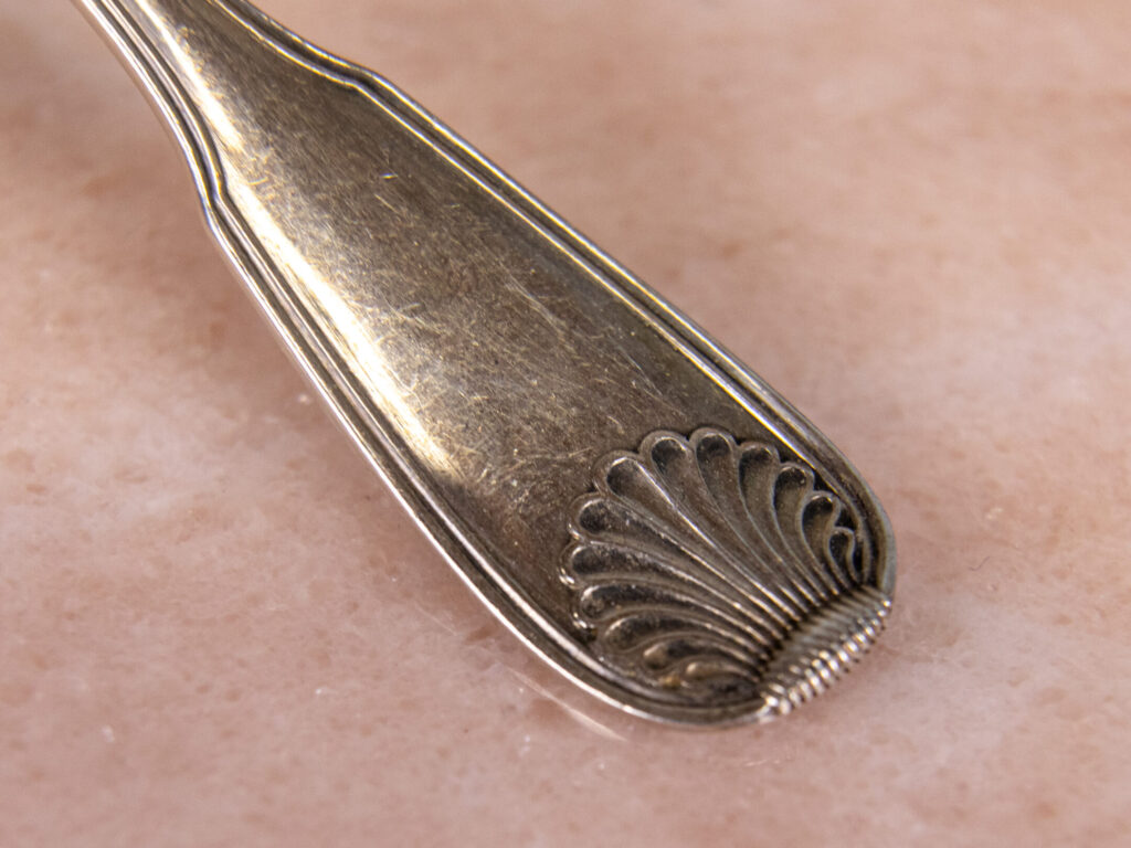 Антикварний набір срібних ложок у футлярі