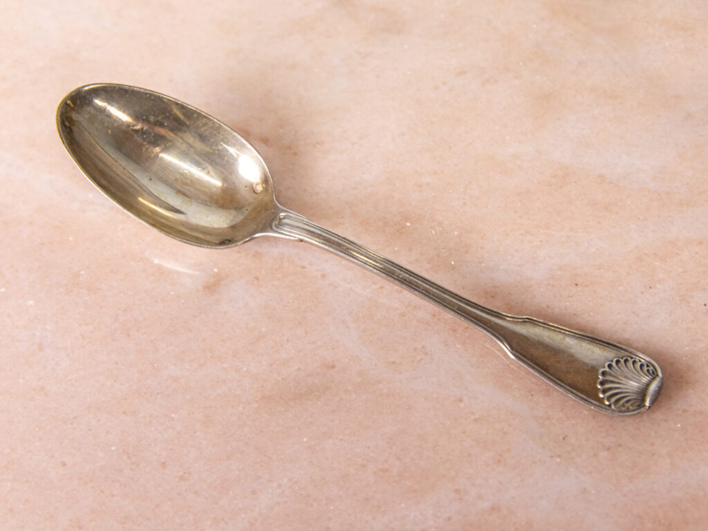 Антикварний набір срібних ложок у футлярі