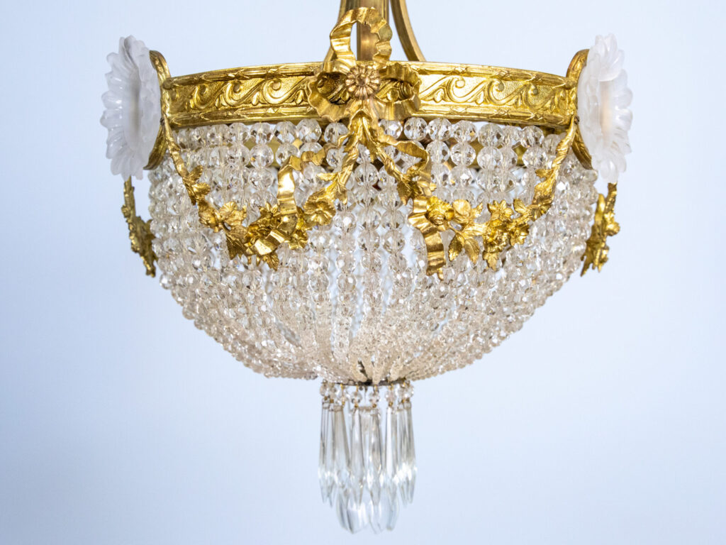 Антикварна люстра в стилі Людовика XVI