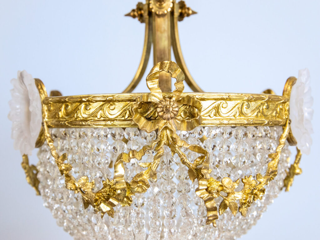 Антикварна люстра в стилі Людовика XVI