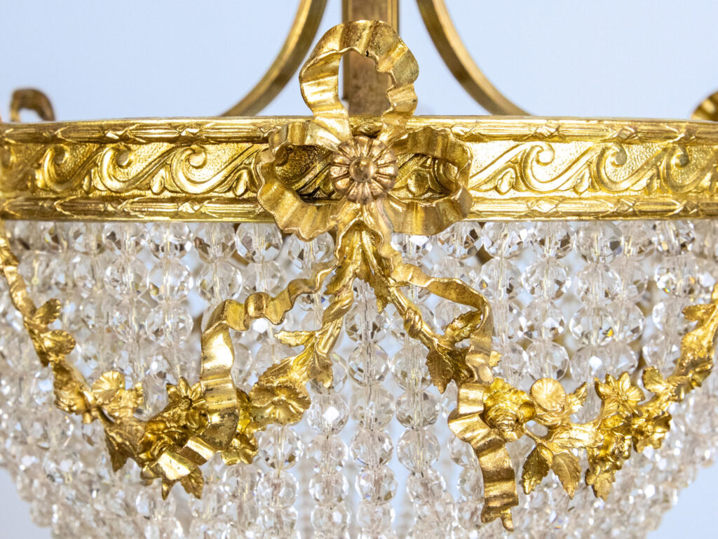 Антикварна люстра в стилі Людовика XVI