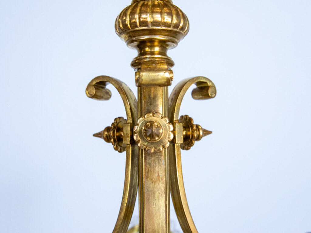 Антикварна люстра в стилі Людовика XVI