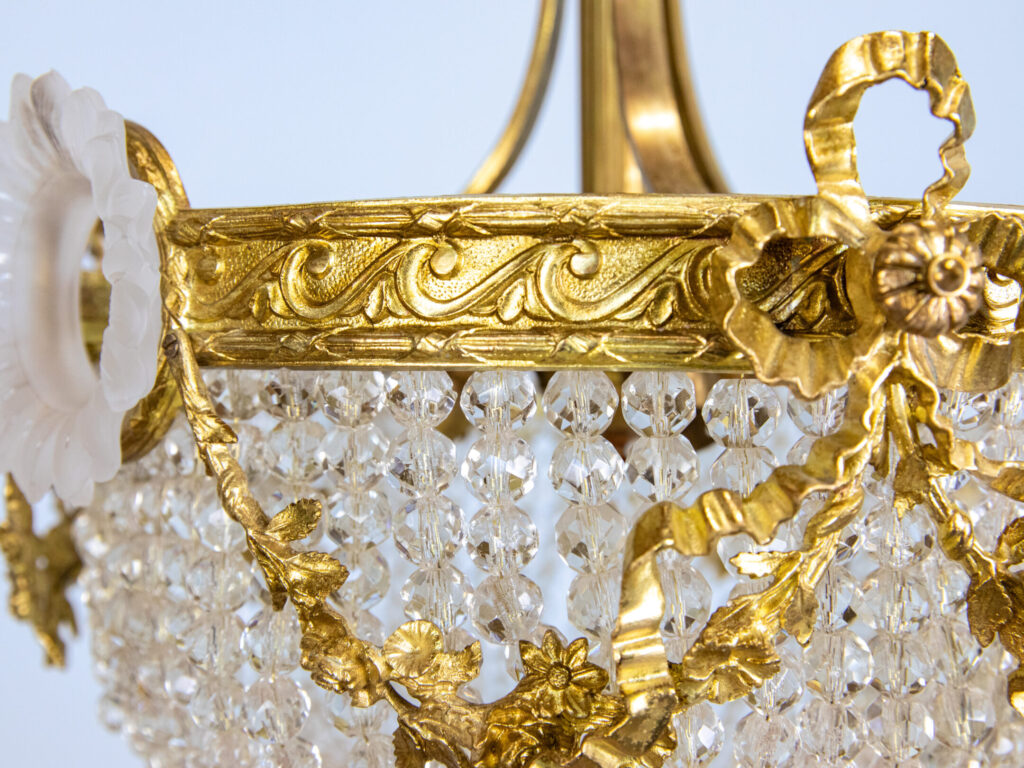 Антикварна люстра в стилі Людовика XVI