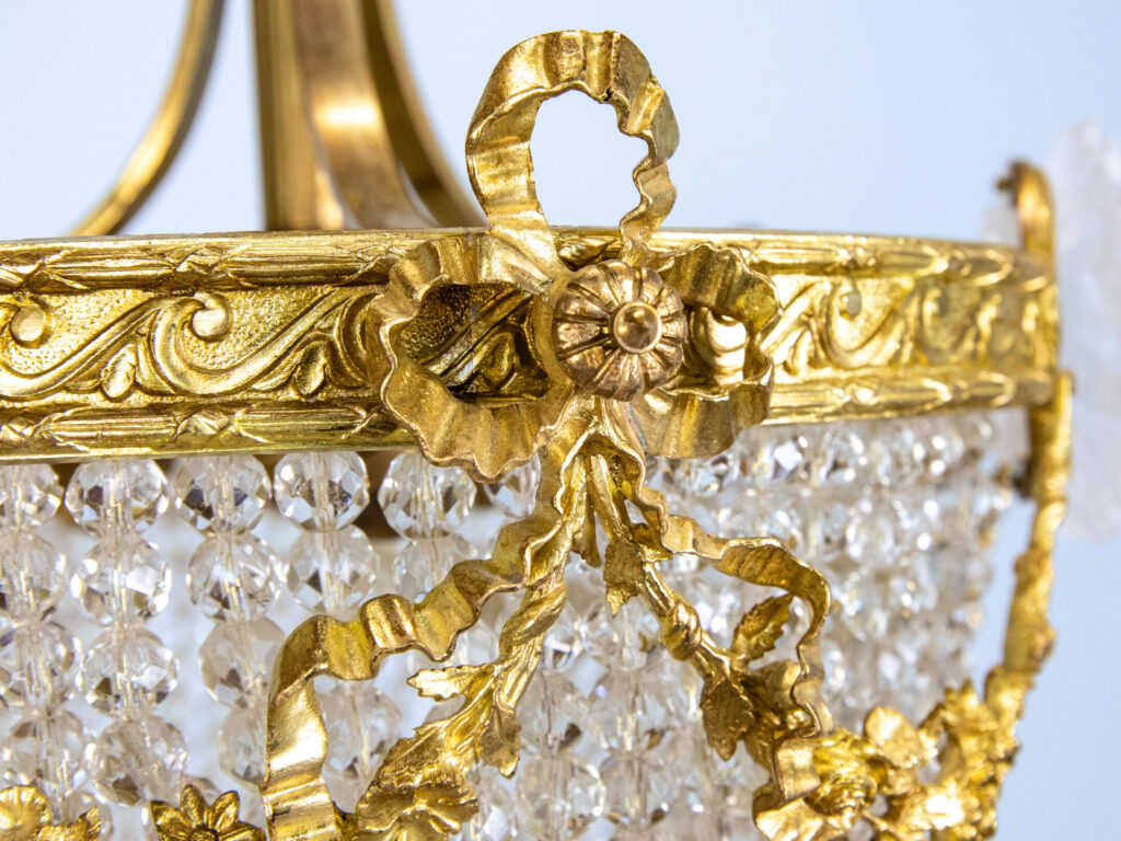 Антикварна люстра в стилі Людовика XVI