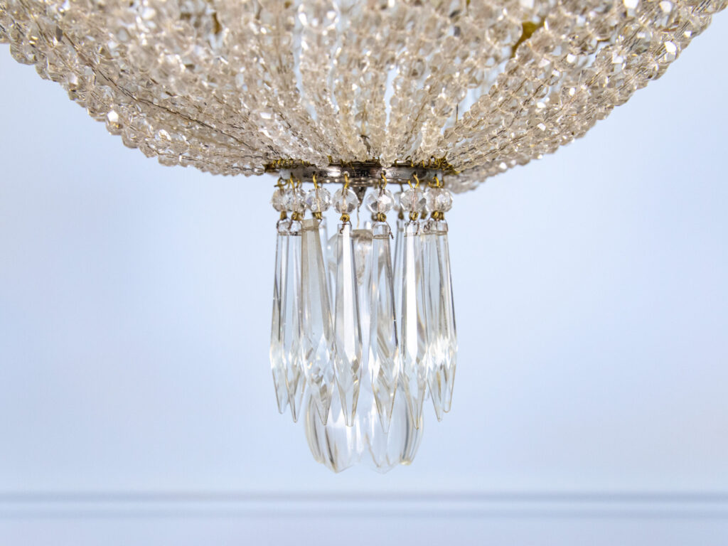 Антикварна люстра в стилі Людовика XVI