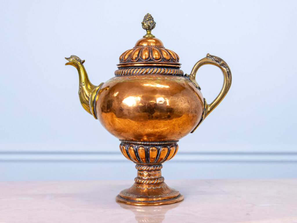 Антикварний чайник