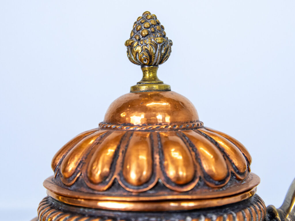 Антикварний чайник