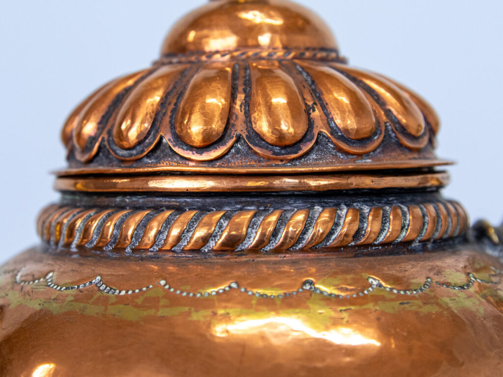 Антикварний чайник