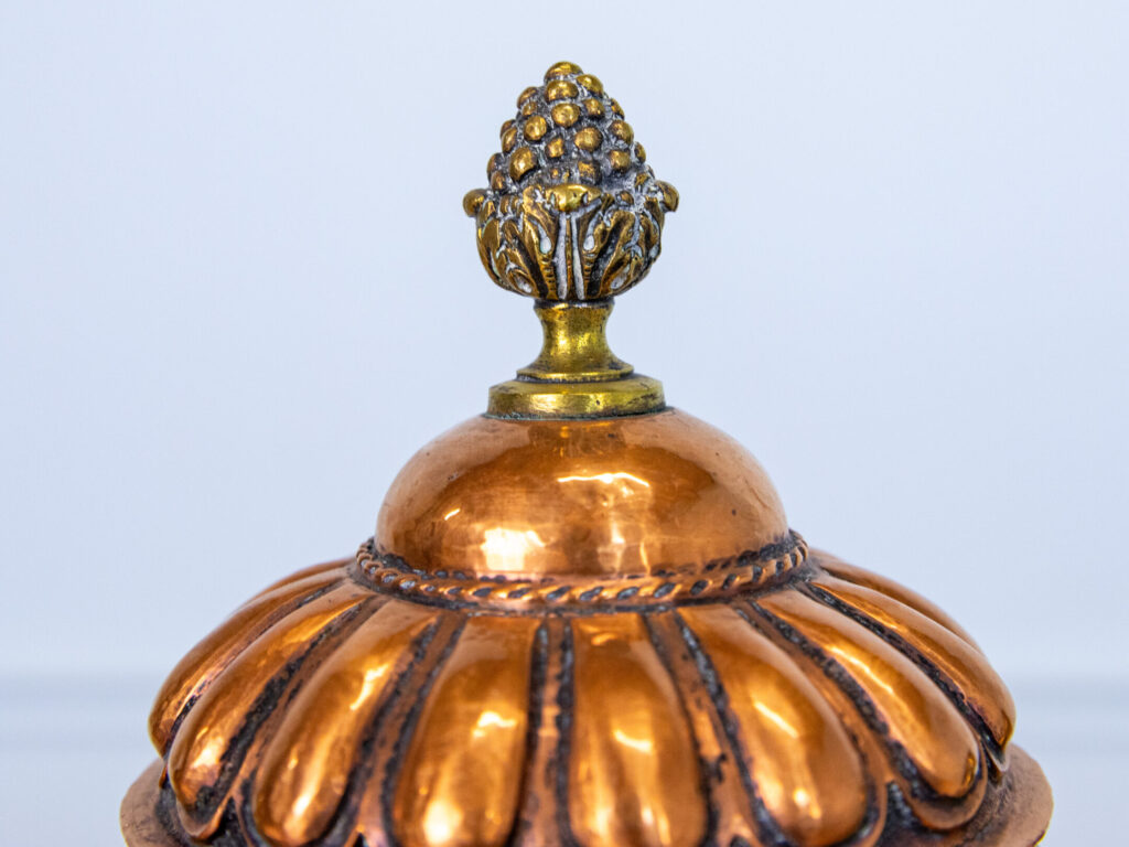 Антикварний чайник