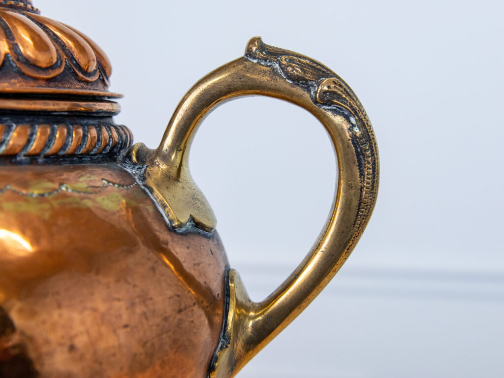 Антикварний чайник