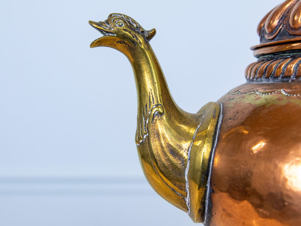 Антикварний чайник