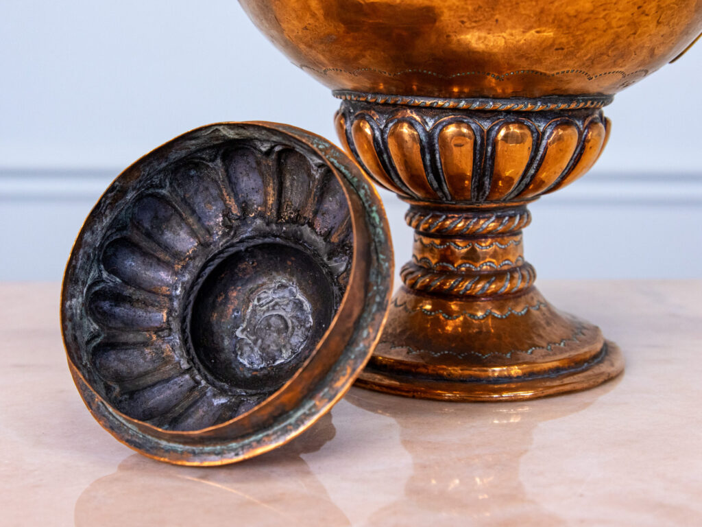 Антикварний чайник