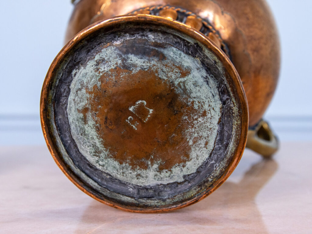 Антикварний чайник