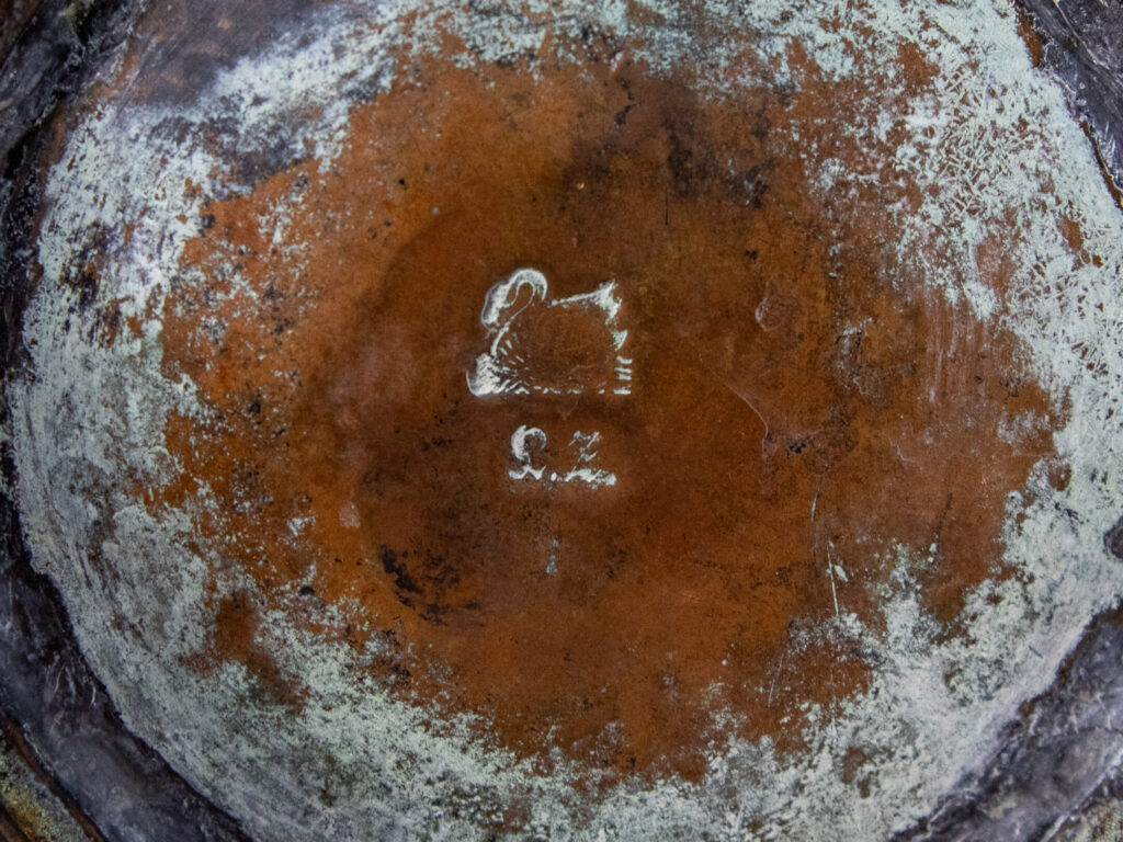 Антикварний чайник