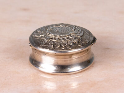Антикварна срібна бонбоньєрка/таблетниця