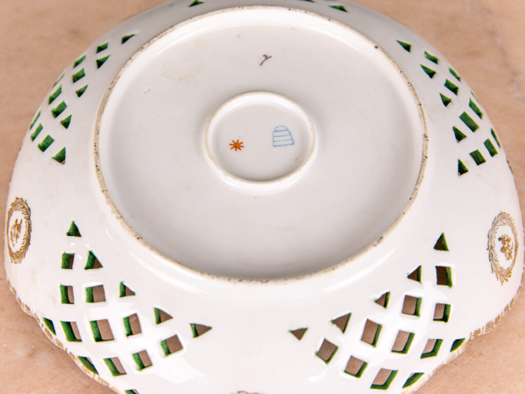 BN4A3925 Антикварна порцелянова чаша/блюдо