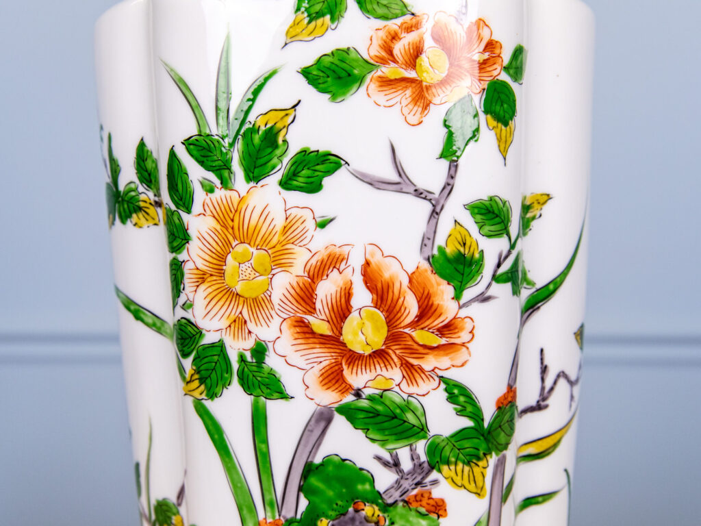 Порцелянова ваза в східному стилі