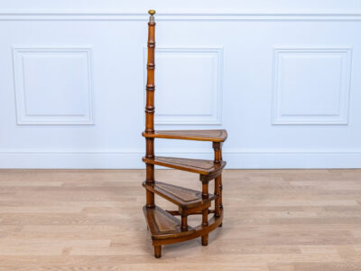 Вінтажна драбина (сходи)