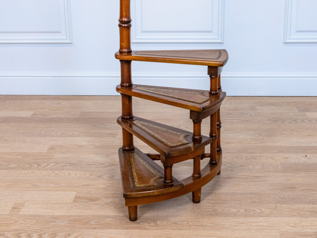 Вінтажна драбина (сходи)