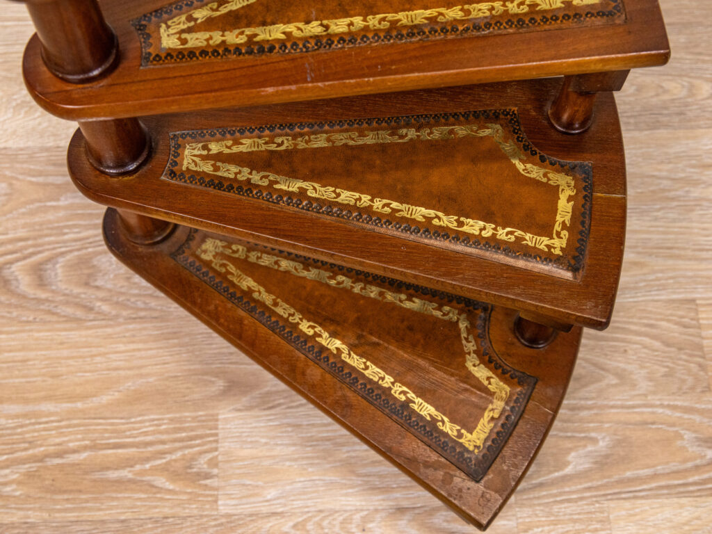 Вінтажна драбина (сходи)