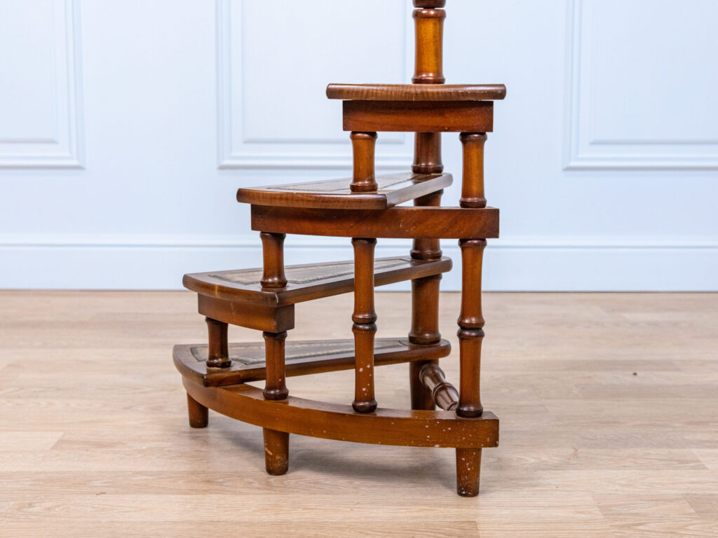 Вінтажна драбина (сходи)