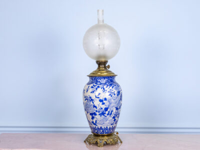 Антикварна гасова лампа в стилі Шинуазрі