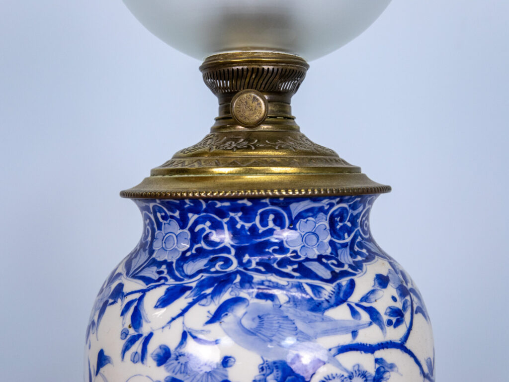 Антикварна гасова лампа в стилі Шинуазрі