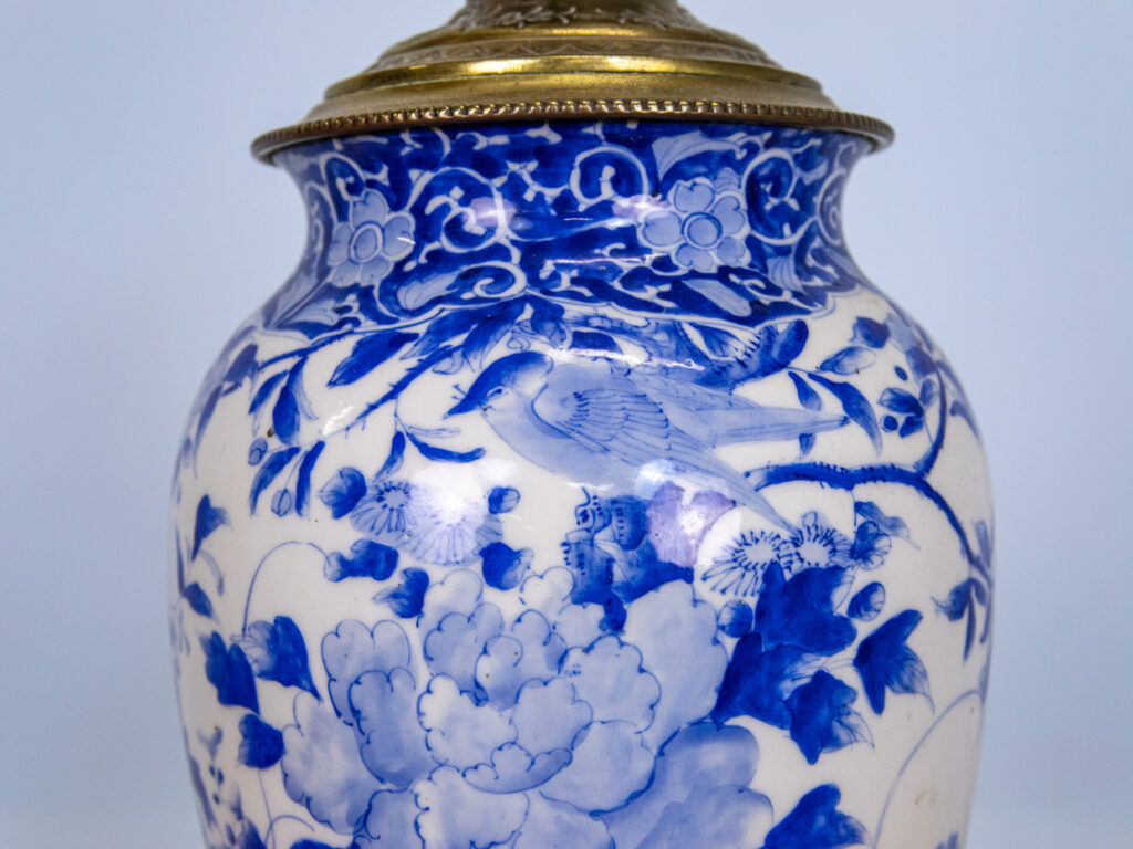 Антикварна гасова лампа в стилі Шинуазрі