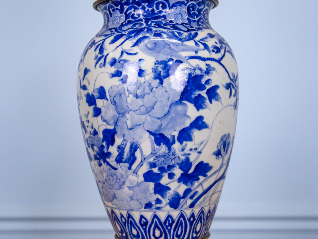 Антикварна гасова лампа в стилі Шинуазрі