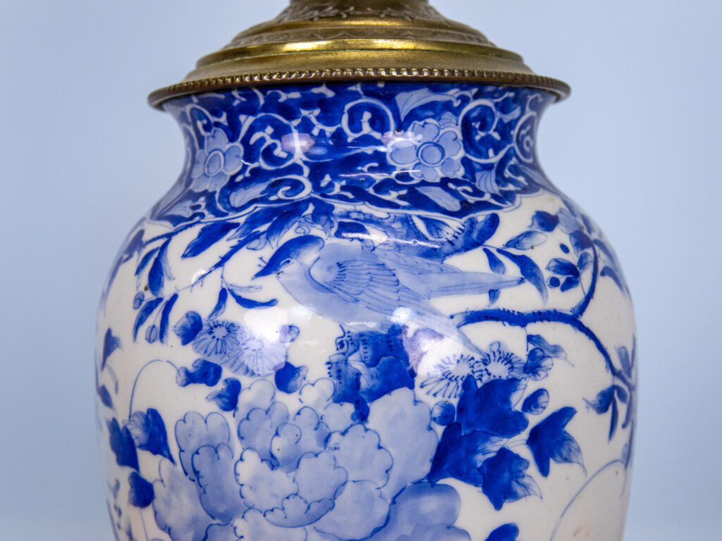 Антикварна гасова лампа в стилі Шинуазрі