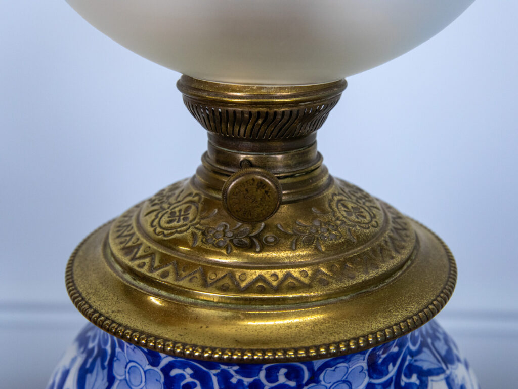 Антикварна гасова лампа в стилі Шинуазрі