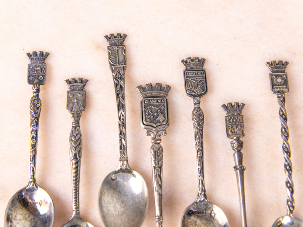 Антикварні срібні ложки з гербами міст Франції
