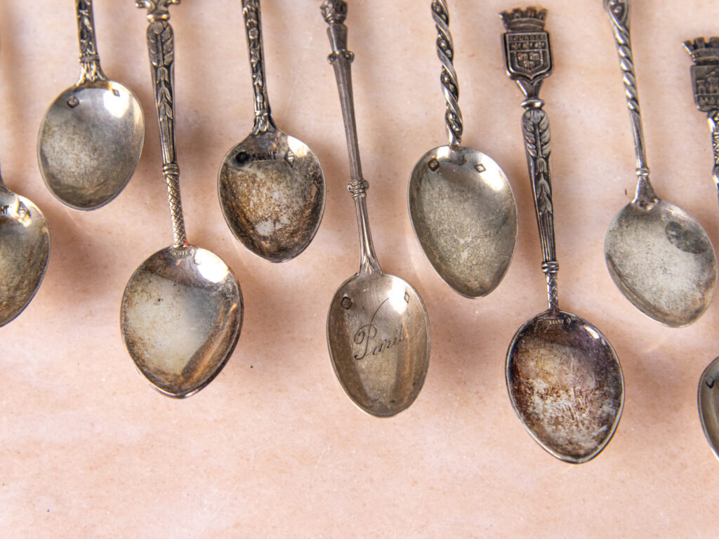 Антикварні срібні ложки з гербами міст Франції