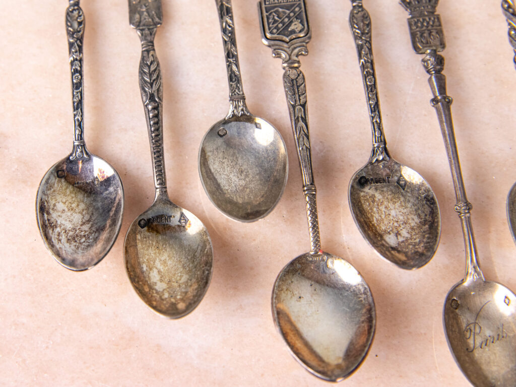 Антикварні срібні ложки з гербами міст Франції
