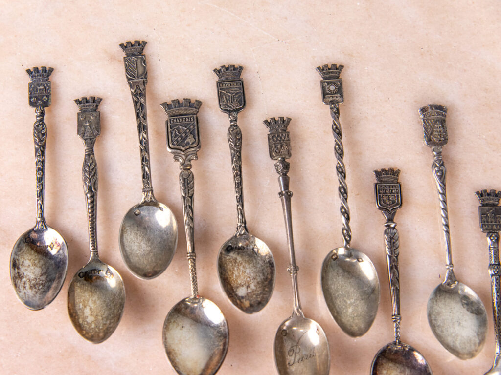 Антикварні срібні ложки з гербами міст Франції