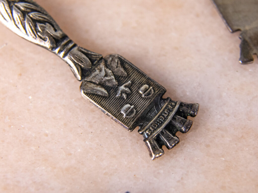 Антикварні срібні ложки з гербами міст Франції